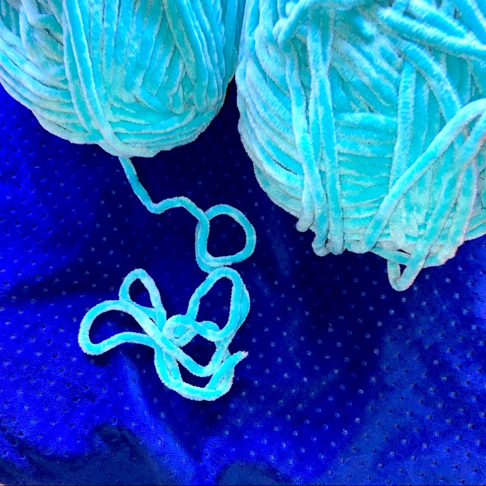 🍁Soft velvet blue yarn🍁 - Picture 1 of 5